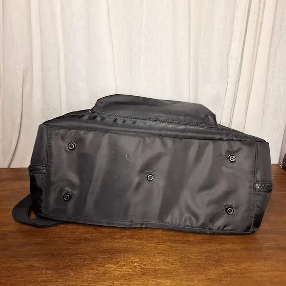 Tommy Bahama Nylon Carryon dufflebag crossbody travel work bag w laptop sleeve - Picture 7 of 8